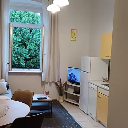 Apartment Zdenka - 100 M From The Beach