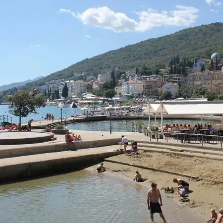 Zdenka - 100 M From The Beach Apartment Opatija