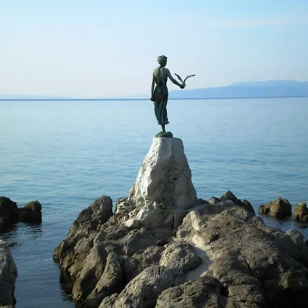 Zdenka - 100 M From The Beach Opatija